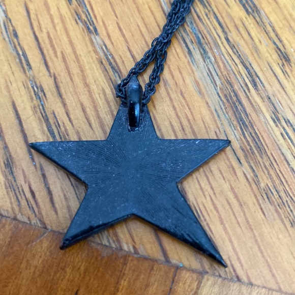 long Funky black star necklace - Picture 3 of 4